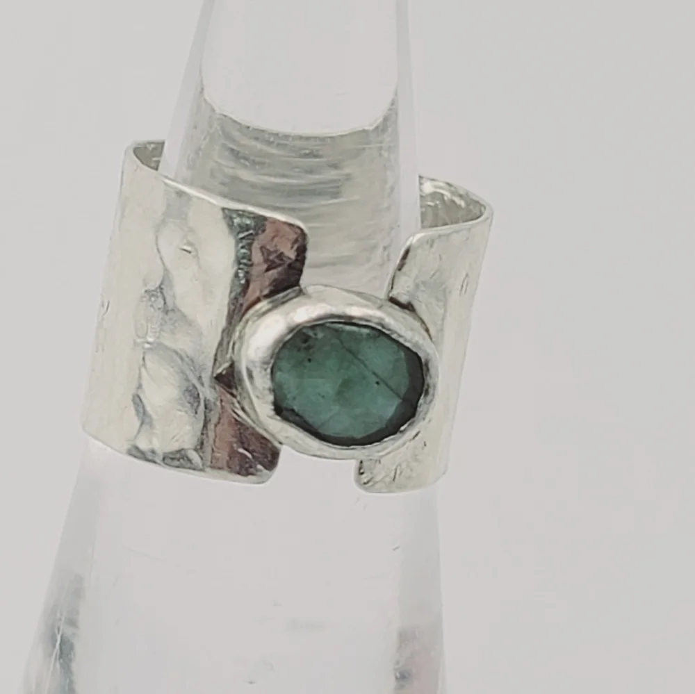 EMERALD GEMSTONE IN STERLING SILVER METAL SIZE 6 - Picture 6 of 7